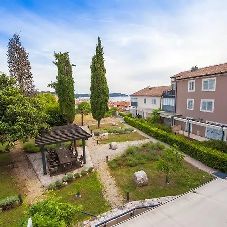 公寓 Mia 罗维尼